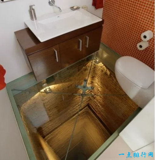 无底浴室地板