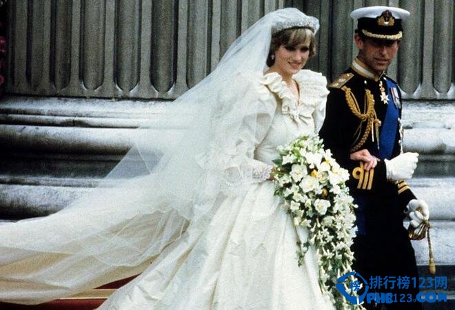 世界上十大最唯美婚纱 夏琳王妃4万颗水晶镶嵌