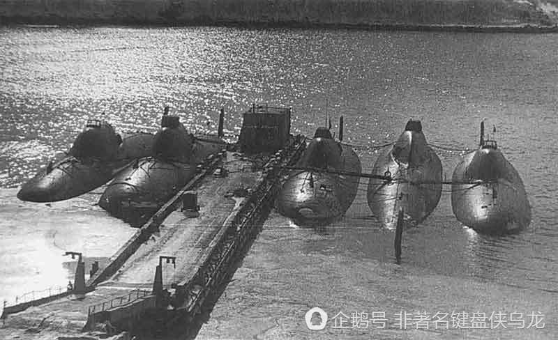 苏联阿尔法级攻击潜艇图片