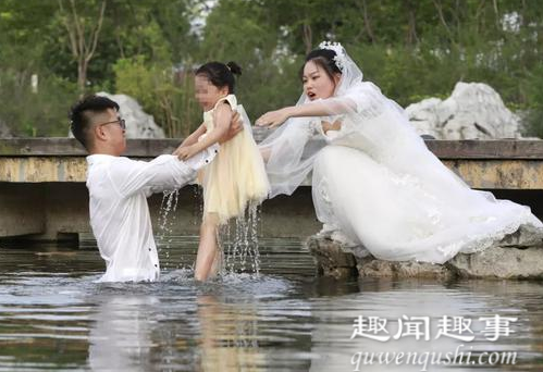 拍婚纱照新人救起落水女童 这是最美的婚纱照了